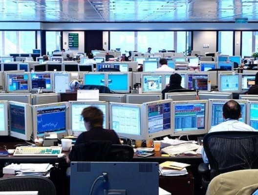 El Ibex 35 remonta más del 2% y recupera los 8.800 puntos 