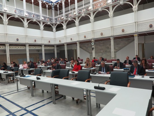 La Asamblea apoya reducir la edad de jubilación en la industria química por ser 