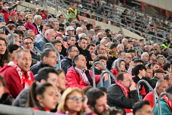 El Murcia vende las entradas ante el Cornellà a 2 y 5 euros y la mitad para los abonados 