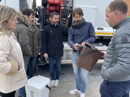 El sistema 'puerta a puerta' en Benitatxell logra un índice de recogida separada del 80% frente al 12% anterior