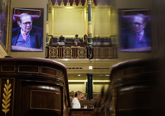 El Congreso se asoma al túnel del tiempo en una moción sin cafeína de la que Sánchez sale indemne