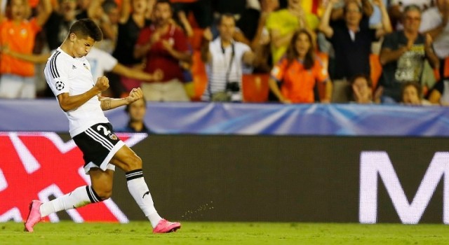Benfica hace oficial que vendió a Cancelo por 15 millones de euros