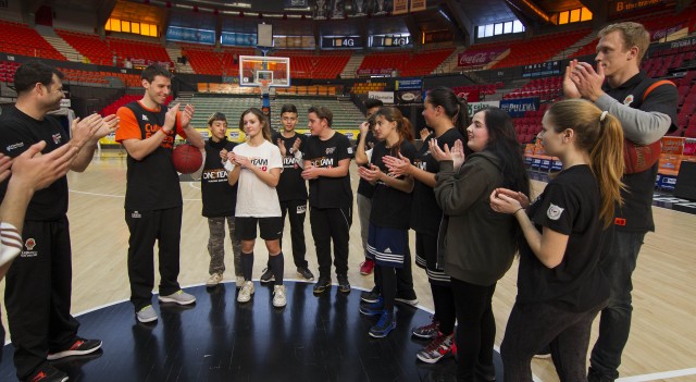 Valencia Basket arranca su quinto proyecto de “One Team” junto a Cáritas