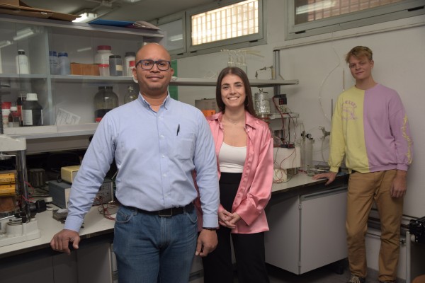 Tres alumnos de la UPCT diseñan el futuro del hidrógeno verde en la Región 