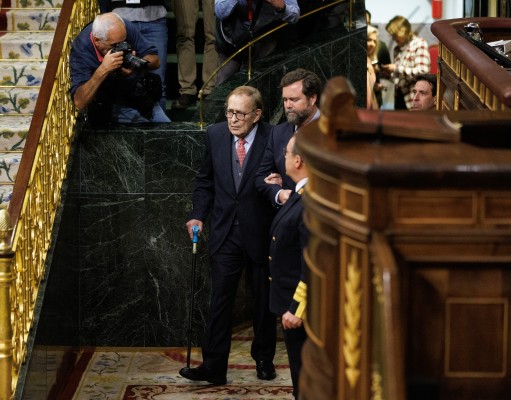Tamames cita a Guerra para arremeter contra Sánchez por sus pactos con los que atacan a España