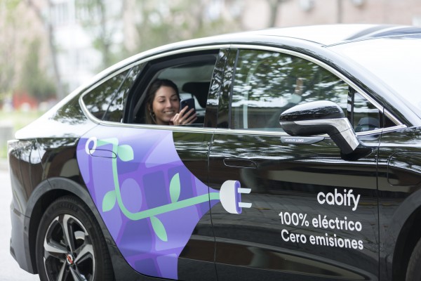 'Cabify Eco' llega a Valencia para ofrecer movilidad sostenible a empresas y autónomos