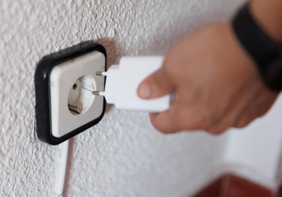 OCU Valencia denuncia prácticas engañosas de asesorías energéticas para cambiar a usuarios de compañía
