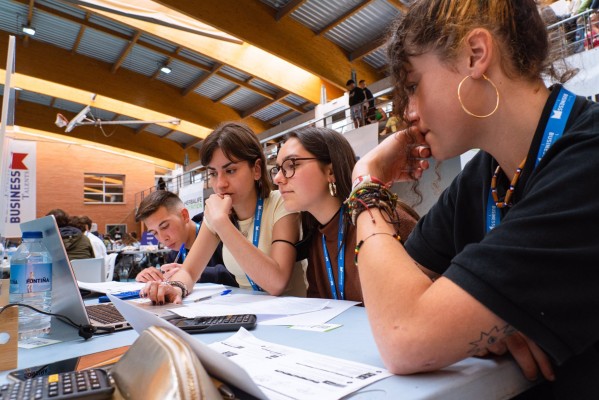 Cuatro de cada cinco jóvenes murcianos están dispuestos a salir de España para encontrar trabajo