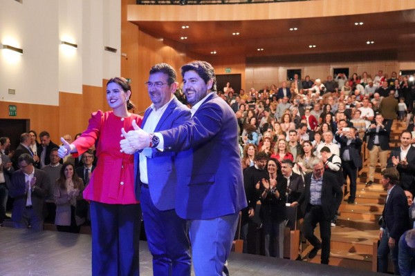 Tomás Rubio, secundado por López Miras ante 750 fieles, se lanza a recuperar la Alcaldía de Cieza
