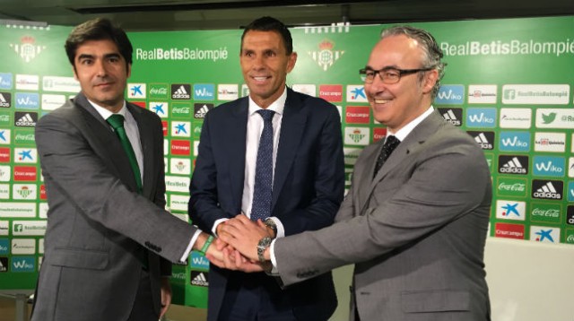 El presidente del Betis reconoce que están valorando la situación de Poyet
