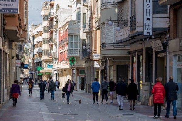 El comercio del centro de Elche echa en falta más aparcamiento y un 60% aún no llega a la venta precovid