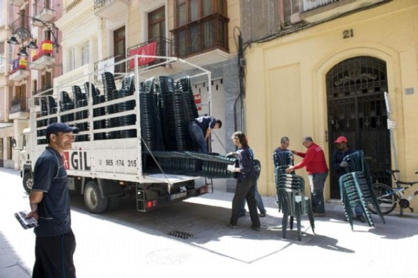 Hasta 8.000 sillas de Semana Santa salen a la venta este miércoles por internet, con precios que van de los 4 a los 7 euros