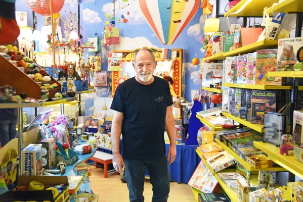 La mítica tienda Suerte Loca de Benimaclet se salva del cierre 