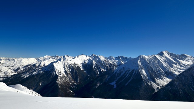 Descensos míticos, Snowalk y Rando Yoga en Saint-Lary 