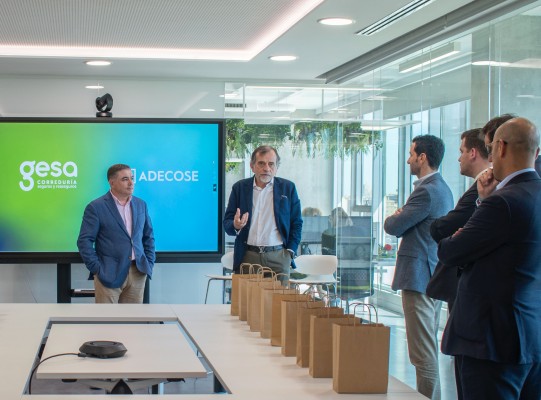 Martín Navaz, presidente de ADECOSE, 
participa en el encuentro empresarial entre 
Gesa Mediación y AJE