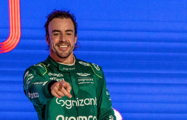 Podio de locos para Alonso: tercero, penalización; cuarto, reclamación... ¡y la FIA retira la sanción!
