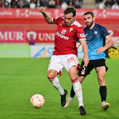 El Murcia cierra sexto la jornada 28 en el grupo 2 de la Primera RFEF, fuera de la zona de promoción 