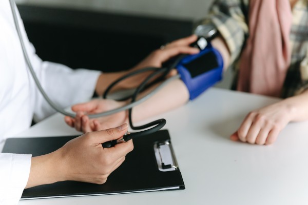 Un estudio advierte de que la presión arterial alta puede causar daños cardíacos en adolescentes