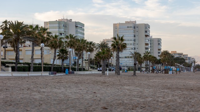 Los propietarios de Urbanova de Alicante 'tumban' la rehabilitación de sus edificios con fondos europeos 