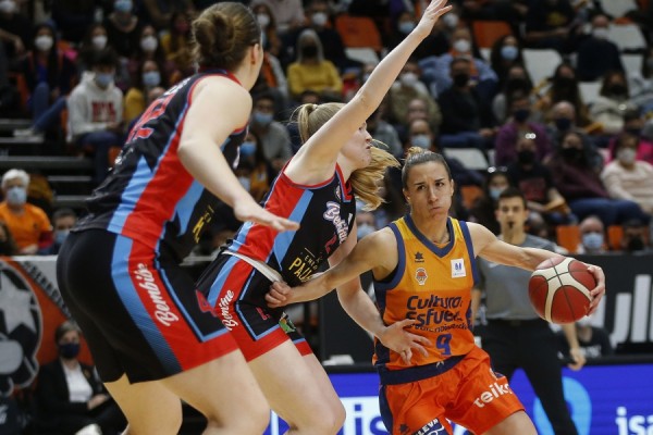 El Valencia defiende el liderato ante un Bembibre que busca las eliminatorias