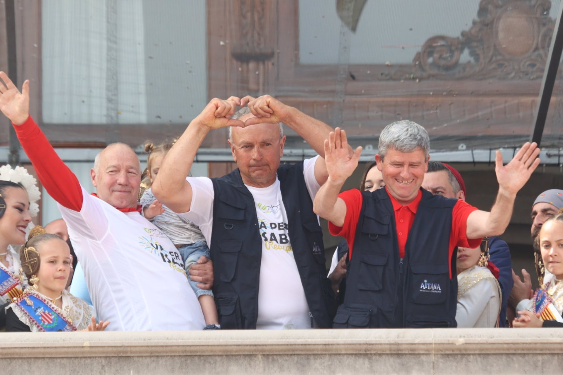 La penúltima mascletà deja temblando el 