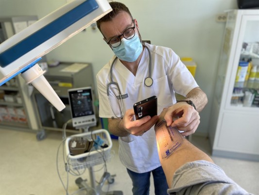 Una app del departamento de salud de Alicante permite enviar imágenes de la lesión a especialistas y acortar los tiempos