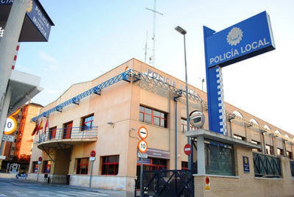 La cubierta del Cuartel de Policía de El Infante de Murcia estará totalmente renovada en verano