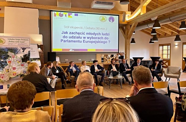 Ontinyent participa en una jornada internacional sobre la importancia de las elecciones europeas