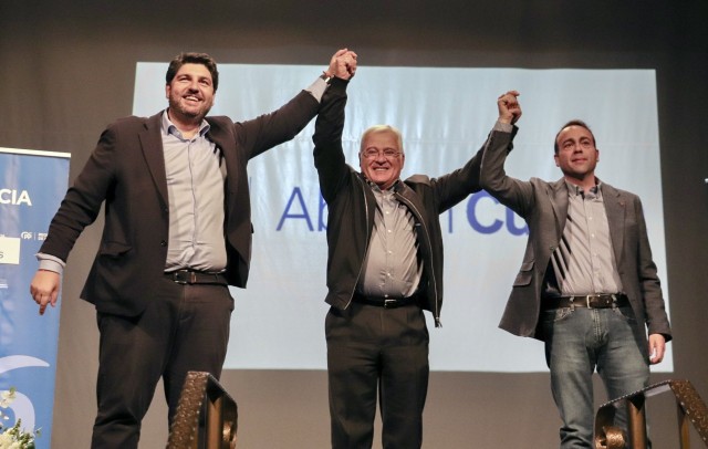 Julio Yelo, secundado por López Miras, se propone 