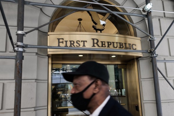 First Republic Bank, rescatado con 30.000 millones por un grupo de bancos de EEUU