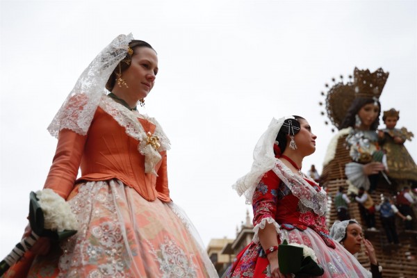Más de 100.000 falleros desfilarán ante la 'Geperudeta' en las dos jornadas de ofrenda a la patrona