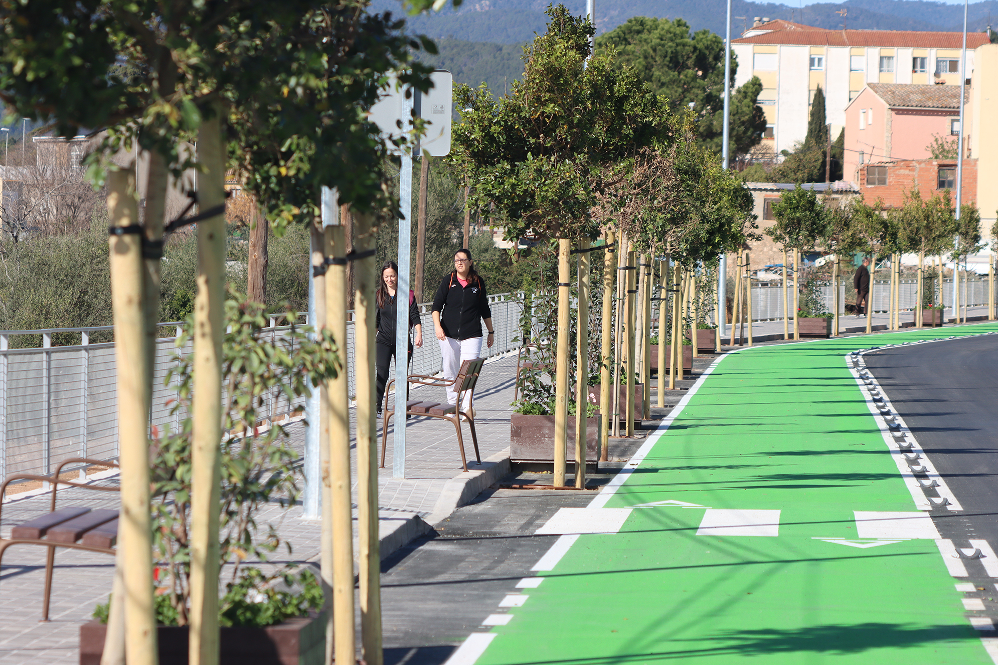Onda estrena el paseo verde del Río Sonella con carril bici y nuevo mobiliario urbano