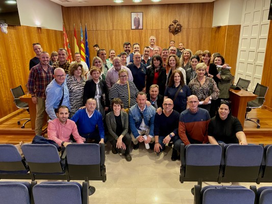 Orihuela estabiliza medio centenar de conserjes y personal de jardinería y obras