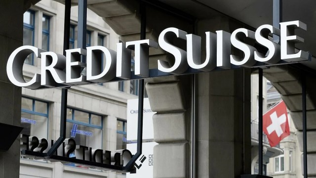 Sacudida en la banca cotizada (y las bolsas) por una Credit Suisse al borde de la quiebra