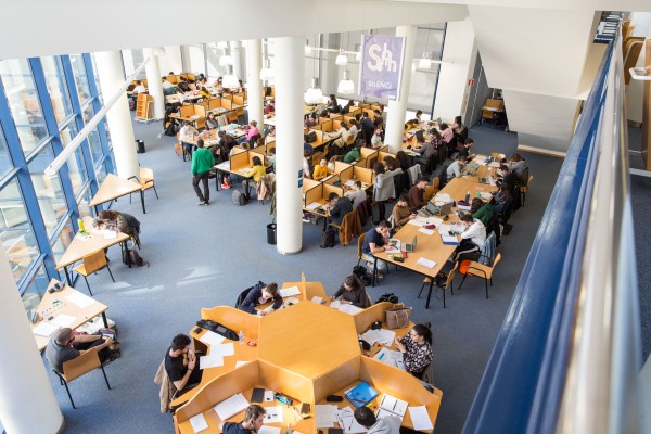 Estudiantes de Benicàssim en la UJI tendrán ayudas de hasta 1.000 euros con las becas Fobesa
