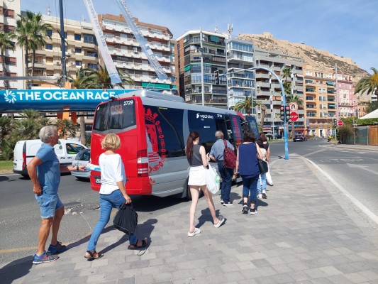 Alicante dobla el número de usuarios del bus lanzadera al Castillo tras su cambio de recorrido