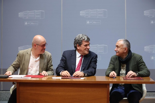 El Gobierno y sindicatos firman el acuerdo para la reforma de pensiones
