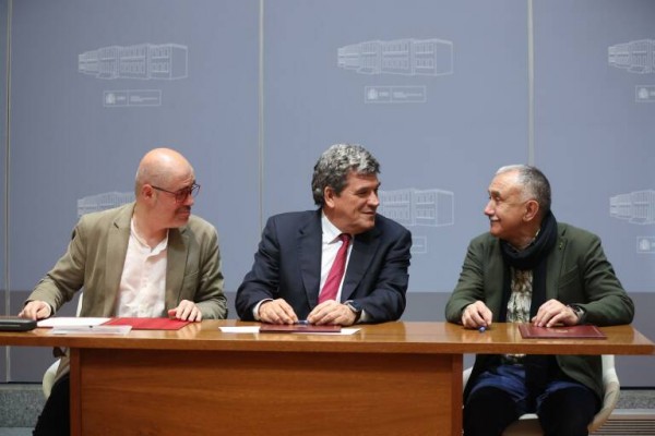 Gobierno y sindicatos firman el acuerdo para la reforma de las pensiones