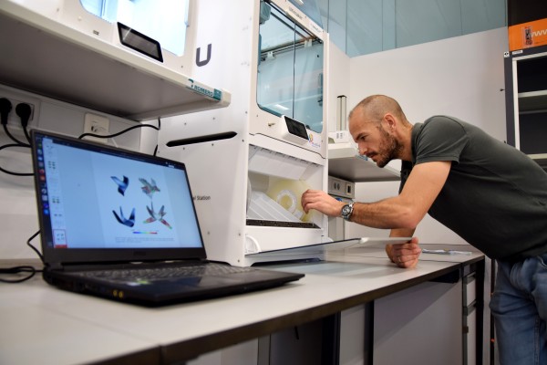 El investigador de la UPCT Rogelio Ortigosa, premiado por el diseño de materiales y estructuras inteligentes
