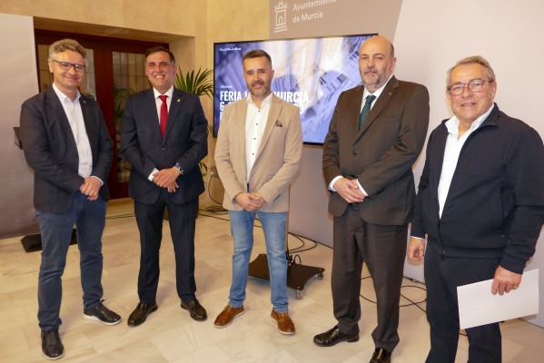 La Feria del Libro de Murcia va a por los 200.000 visitantes: durará 10 días y tendrá ciclos de ciencia y cine