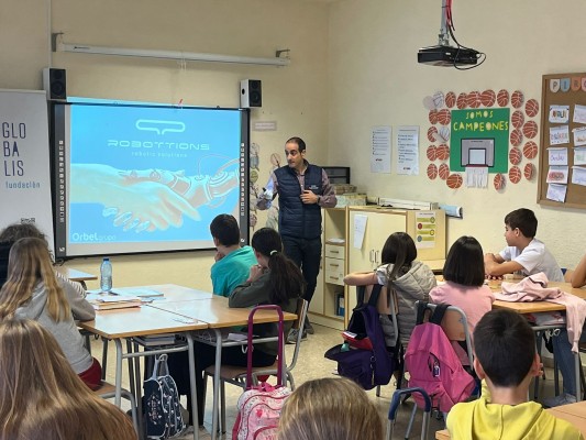 Escolares de Vila-real mantienen una primera toma de contacto con el emprendimiento