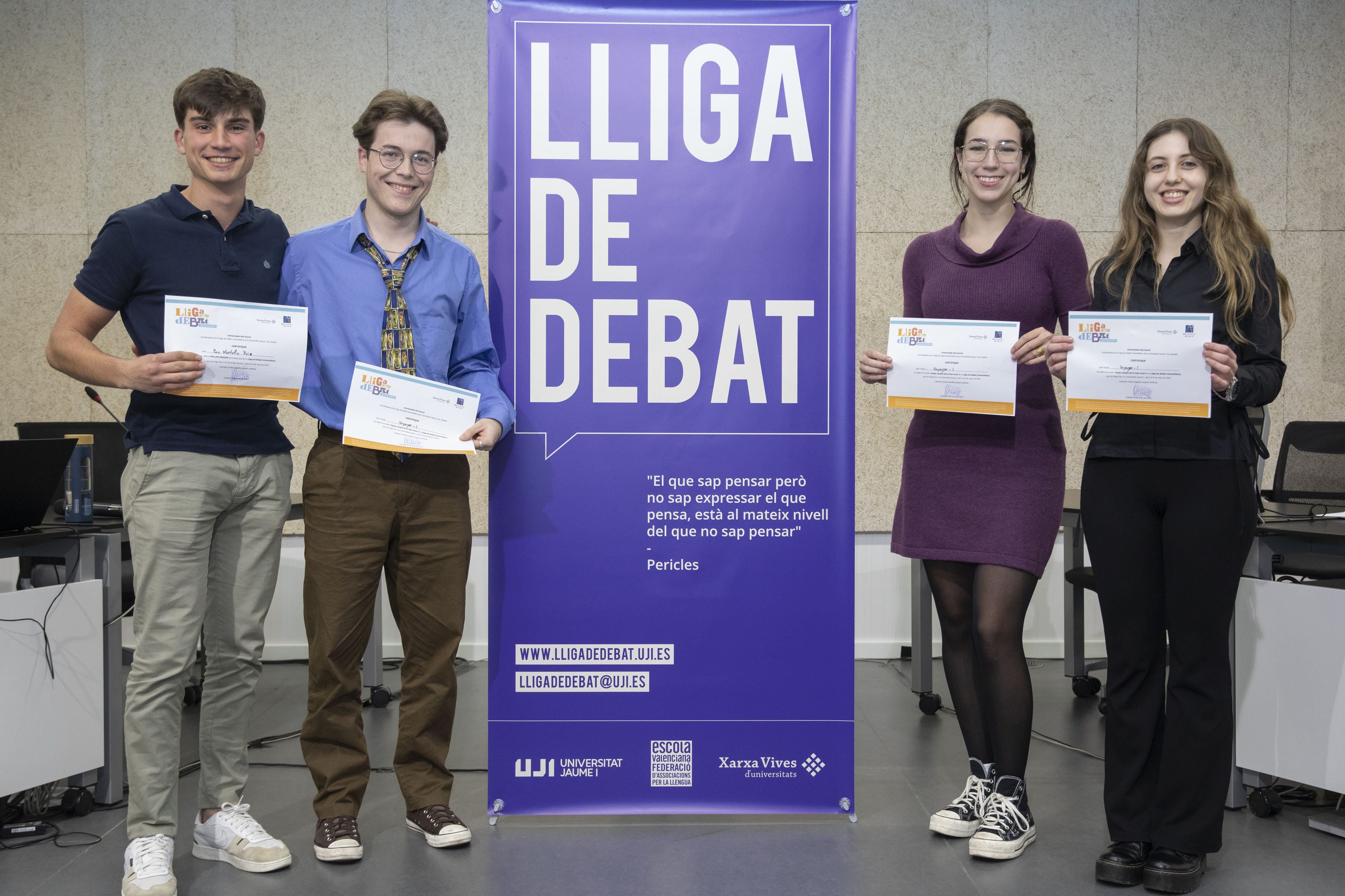 El equipo Voyager-1 gana la Liga de Debate Universitaria de la UJI
