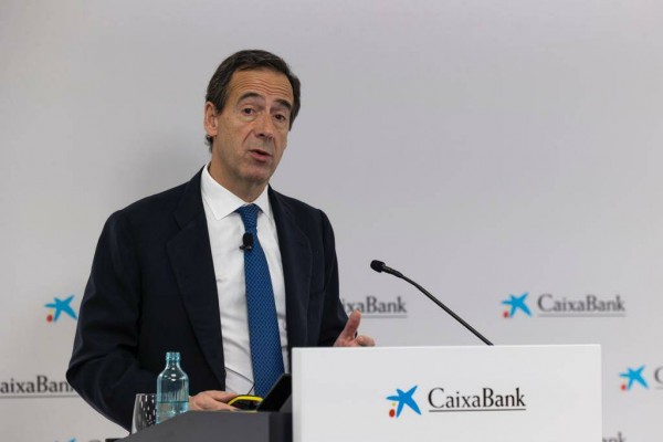 CaixaBank suma más suscripciones netas de fondos de inversión que el total de sus dos perseguidores