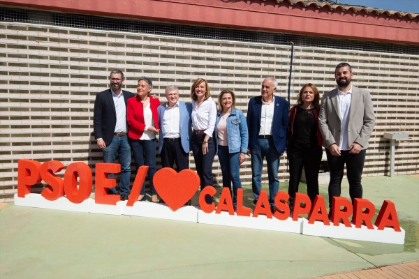 Vélez se apoya en su guardia pretoriana para el mayor desafío del PSOE de las últimas tres décadas