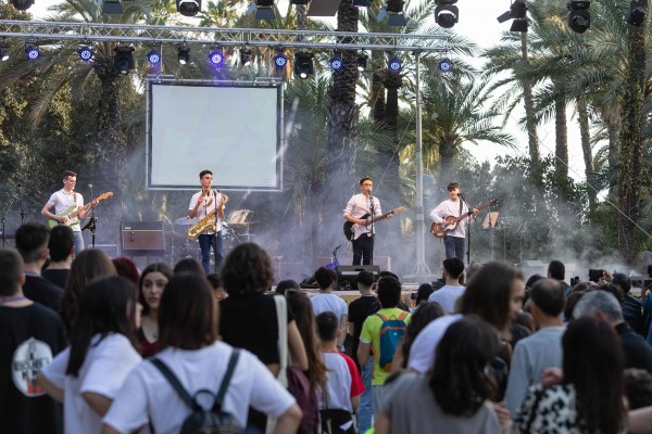 La Mostra de Rock Intercentres d’Elx obtiene matrícula de honor con lleno en el Hort de Baix 