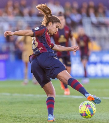 Alba Redondo cumple 100 partidos en Liga con el Levante
