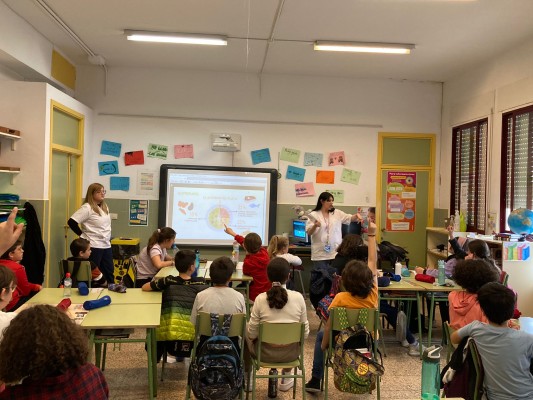Más de 10.000 alumnos de Primaria de Elche recibirán formación en cuidados de la salud desde el CEU