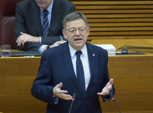 El presidente de la Generalitat, Ximo Puig, durante la sesión de control en Les Corts - 