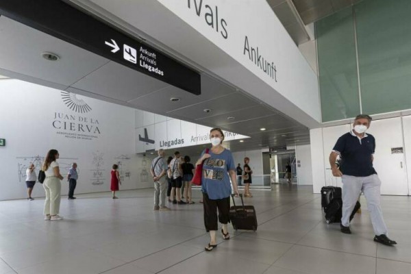 El aeropuerto de Corvera supera los 20.000 pasajeros en febrero pero se aleja de las cifras del 2019