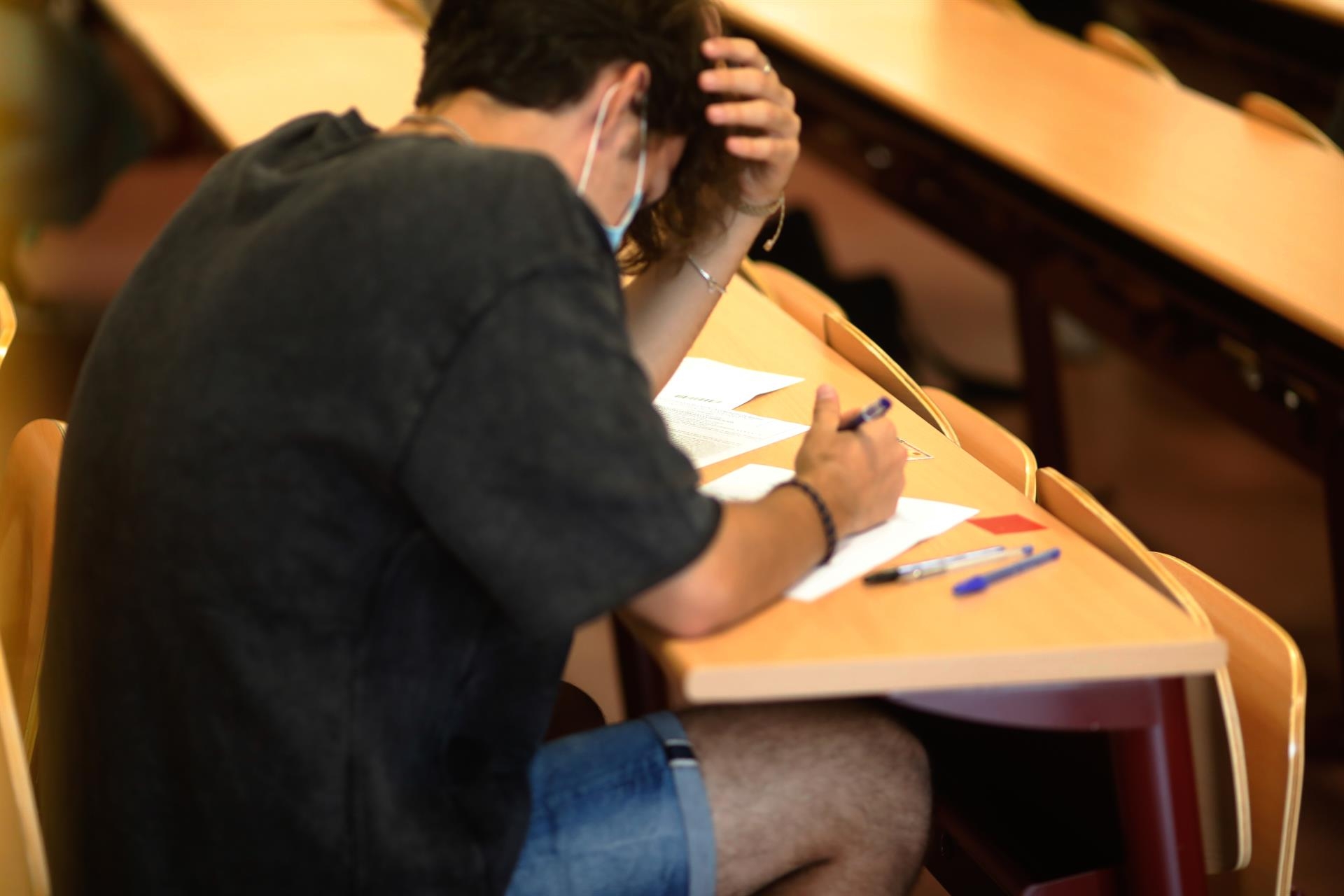 El Defensor del Pueblo permanecerá 